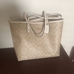 large coach purse with makeup bag